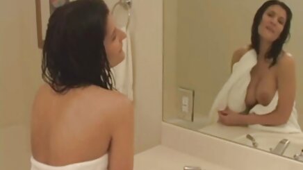 Oyuncak banyo gizli kamera porn küçük bir eşek Maceraları